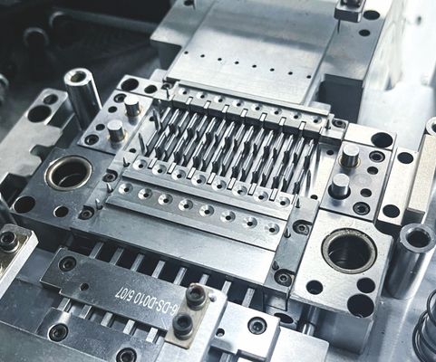 Sistema de separación automático de corte y moldeo de barras de máquina