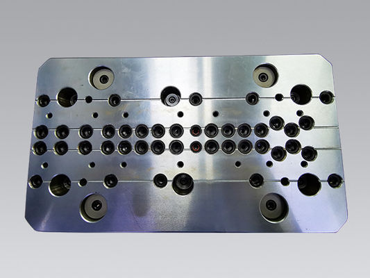 Fabricación de semiconductores de molde progresivo personalizable