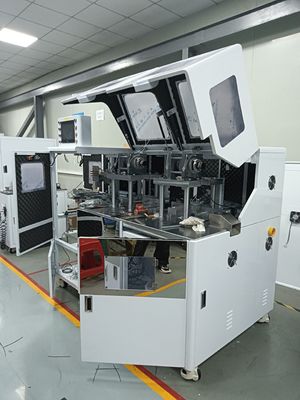 Máquina de fabricación de chips de semiconductores con sistema de corte de forma rápida